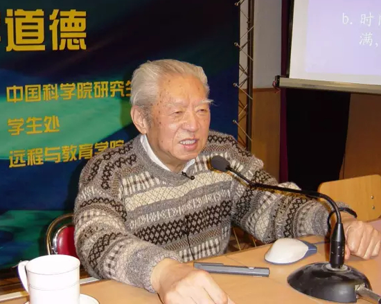 邹承鲁，1923-2006，生物化学家，1980年中国科学院院士，熊卫民摄于2003年2月28日。