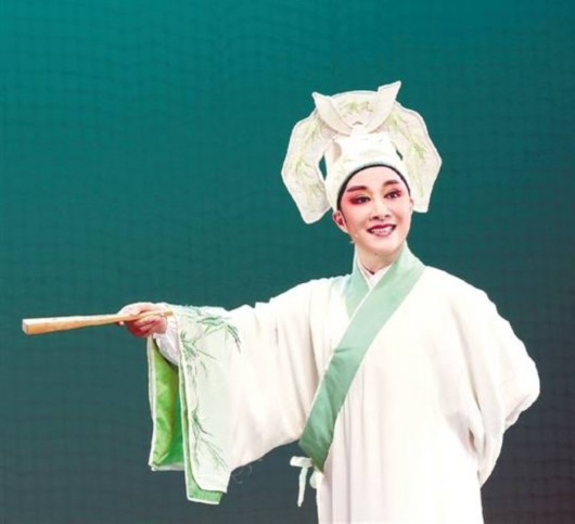 图片说明：茅威涛在《梁祝》中饰演梁山伯。（资料照片）