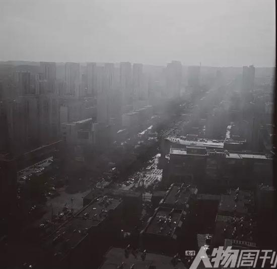 黄昏中的白银