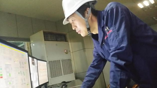 辽宁鞍钢股份有限公司炼钢总厂三分厂连检三作业区电气专业点检员、特级技师林学斌。