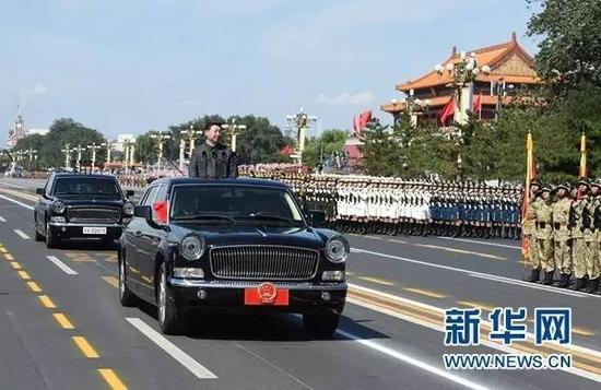 　　2015年9月3日，纪念中国人民抗日战争暨世界反法西斯战争胜利70周年大会在天安门广场隆重举行。习近平检阅受阅部队。