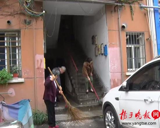 居民清扫消防水