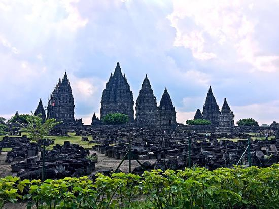 普兰班南寺庙全景