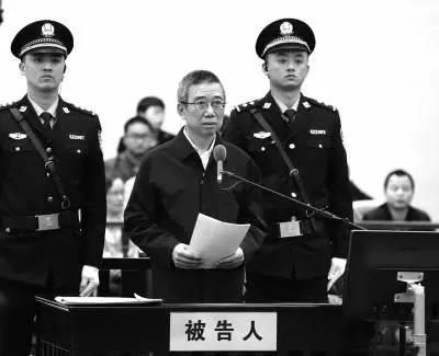 李春城被控受贿，滥用职权受审。