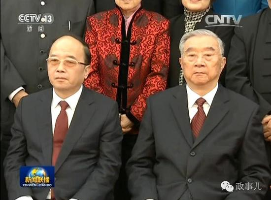 右为胡启立