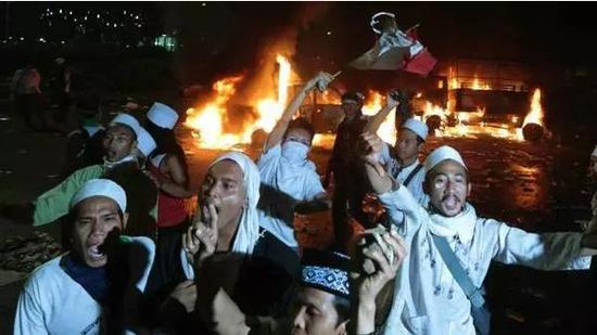 11月4日印尼雅加达的游行示威