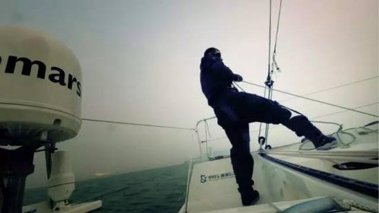 航行中的郭川。图片来自网络