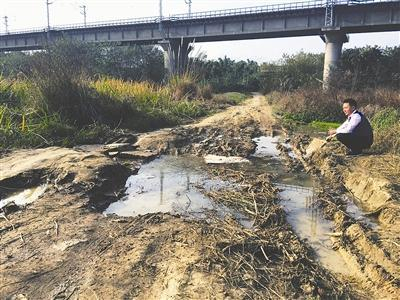 20日，虞师傅再次来到车子陷入的泥潭