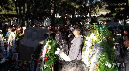 正国级元老万里去世一年多后，与夫人合葬八宝山