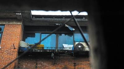 　　12月12日，案发地418医院家属楼17栋5楼501室。1998年12月1日，乐贵建一家三口与一名邻居在此遇害。新京报记者曹晓波 摄