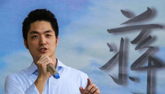 　　蒋万安，1977年出生，宾夕法尼亚大学法学博士，中国国民党荣誉副主席蒋孝严之子、蒋介石曾孙。2016年蒋万安在台湾地区“立委”选举中胜选，延续了蒋家的政治香火。（网络图）