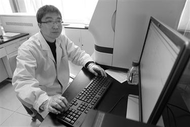 　　张彪是一位80后的好法医，在沈阳市公安局刑警支队技术一处DNA室工作至今获各种嘉奖，他兢兢业业一丝不苟，参与的大案要案都能发挥重要的作用。