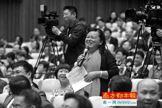 用粤语发言的张瑞贤。