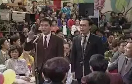 1988年春晚，牛群、李立山表演相声《巧立名目》