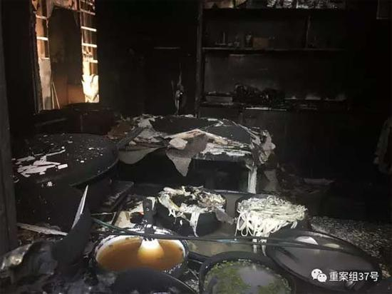 ▲2月6日下午，火灾过后的足馨堂足浴中心内景。 新京报记者 林斐然 摄