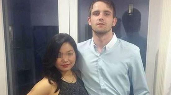 外媒报道的受害女生毕习习（音，BiXixi）与外国男友的合影。