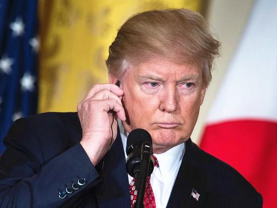 戴上耳机。（新华/法新）