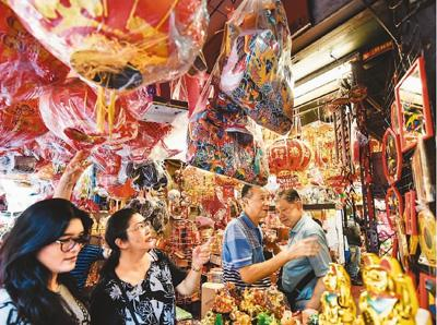 泰国在春节出境游市场拔得头筹，日本热度升温。图为曼谷街头年味浓浓