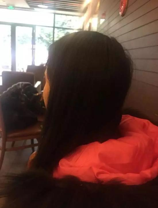 凌晓一想到每月要还那么多债，心里就不安