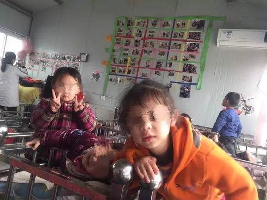  孩子们在玩耍。