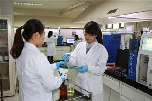 中国石化北京石油严格检验，确保供应合格油品。（高君 摄）来源：中石化供图