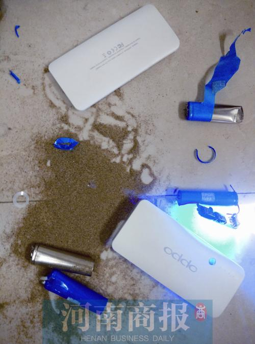 被记者拆开后的充电宝