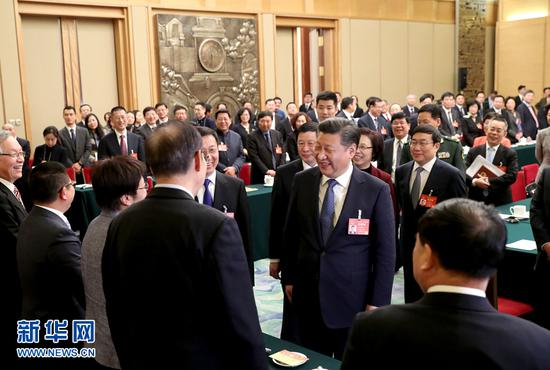 　　3月5日，中共中央总书记、国家主席、中央军委主席习近平参加十二届全国人大五次会议上海代表团的审议。新华社记者 王晔 摄