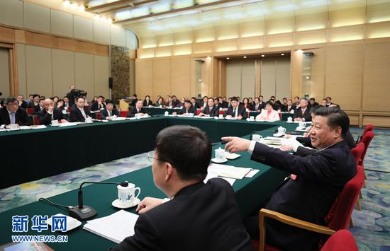 　　3月5日，中共中央总书记、国家主席、中央军委主席习近平参加十二届全国人大五次会议上海代表团的审议。新华社记者 兰红光 摄