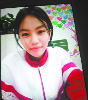 　　李鑫身高约160cm，体重45kg，出走时身穿灰色上衣。如有最新线索，请与李国连联系，电话13940823847。