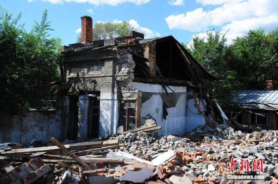 　　资料图：2016年8月25日，“辽沈战役”的决策之地，位于哈尔滨市双城区的四野纪念馆东侧，包括开国上将刘亚楼旧居在内的7处不可移动文物日前被人为拆毁一事被披露。 于琨 摄