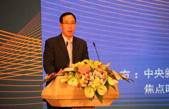 图片：国家食品药品监督管理总局新闻宣传司副司长申敬旺在纪录片《命悬一线》开机仪式上发言。