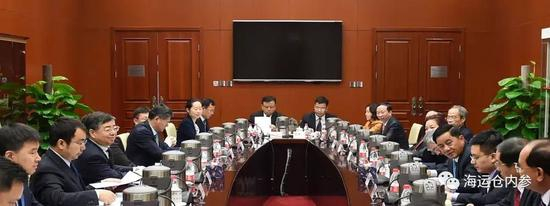 李书磊（左四）