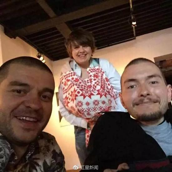 瓦列里和其家人朋友