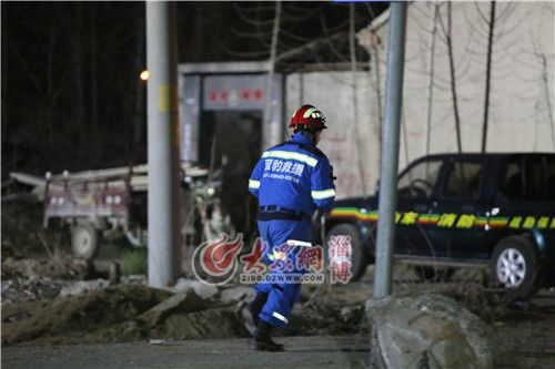 01：27蓝豹救援队进入现场