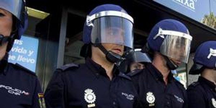 西班牙逮捕18名华人