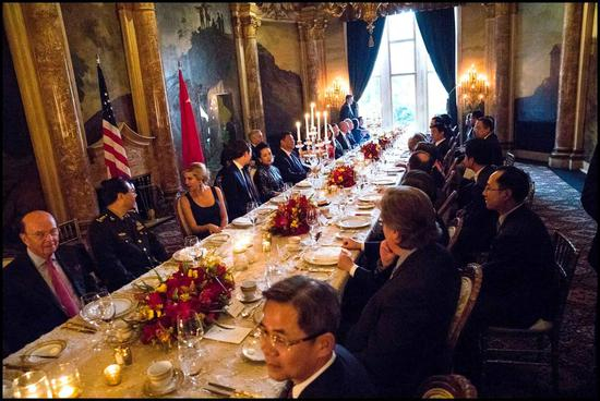 一起共进晚餐。