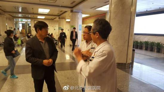 （市医管局有关领导到北京友谊医院进行检查指导。医院供图。）