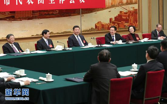　　2017年3月5日，中共中央总书记、国家主席、中央军委主席习近平参加十二届全国人大五次会议上海代表团的审议。（图片来源：新华社 兰红光摄）