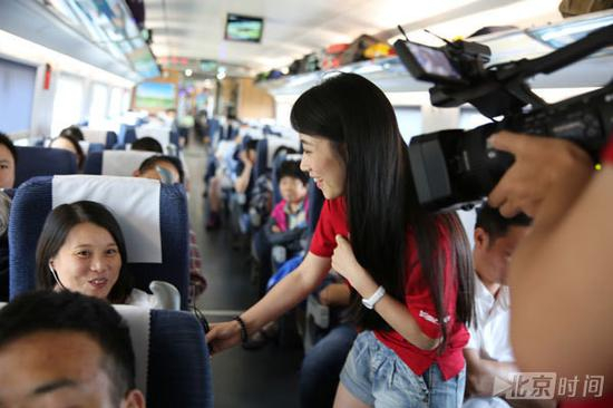 （北京时间记者峰会报道在高铁上采访）