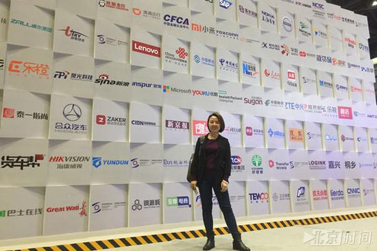 （北京时间记者在世界互联网大会报道现场）