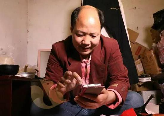 这是作为男性的她