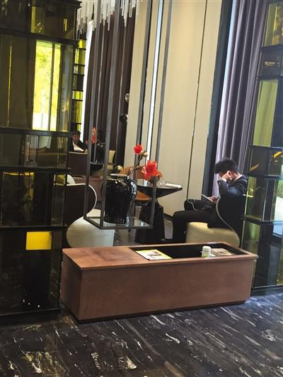 5月1日，位于东五环外的某售楼处。新京报记者 金彧 摄