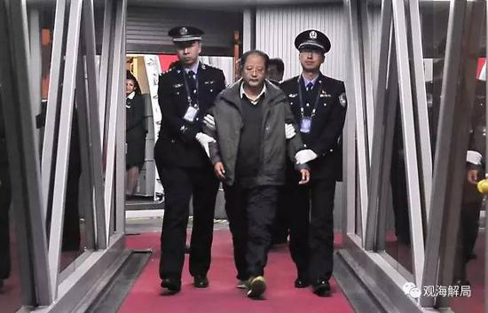 2016年1月1日，外逃6年的“百名红通”10号嫌犯裴健强归案。