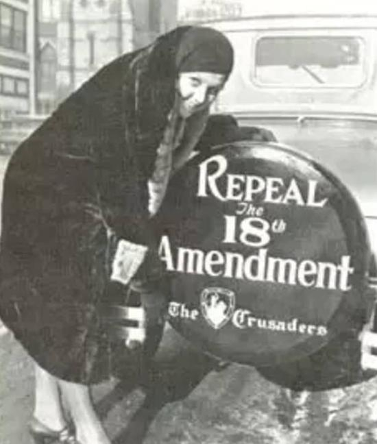 ￼呼吁废除禁酒令的妇女