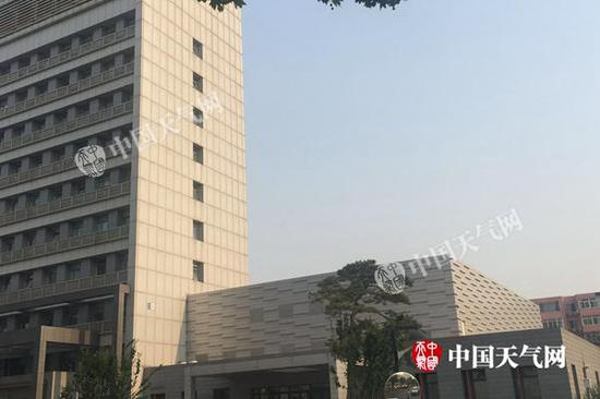 今天，北京天气晴朗，预计最高气温将达36℃。