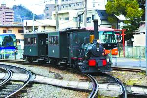 坐上怀旧列车，感受当地文化