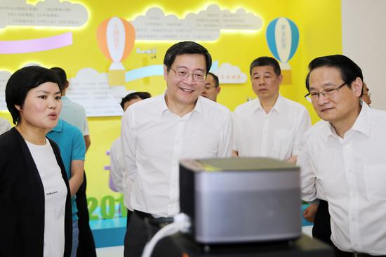 5月26日下午，杜家毫在长沙马栏山视频文化园，考察芒果TV。记者 罗新国 摄