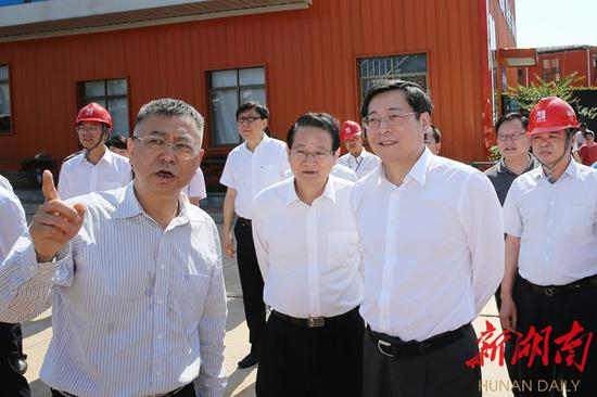 　　5月26日下午，杜家毫在长沙马栏山视频文化园，考察湖南广播电视台节目生产基地建设情况。记者 罗新国 摄