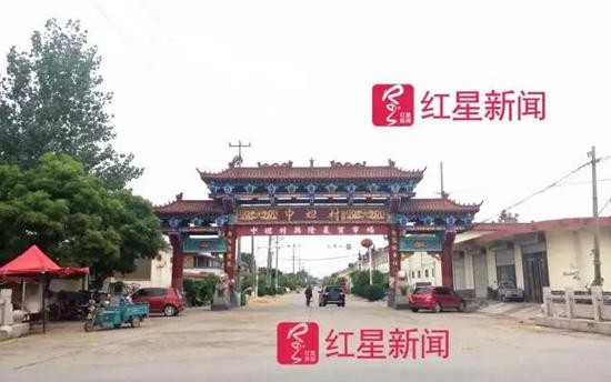 　　徐玉玉生前所在的村庄，10个月过去了，走不出丧女之痛的徐连彬只在邻村偶尔打零工 图片来源：红星新闻