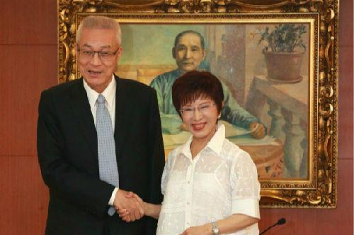 国民党主席当选人吴敦义和现任党主席洪秀柱在交接上交涉不顺，双方尚无共识。